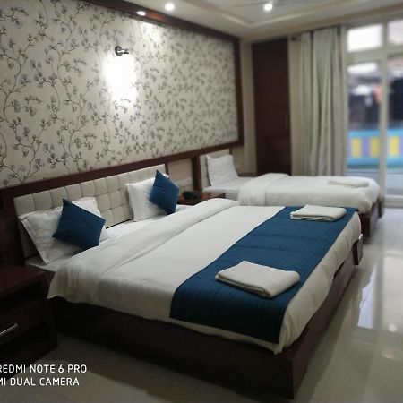 Hotel Sjr Varanasi Exterior photo