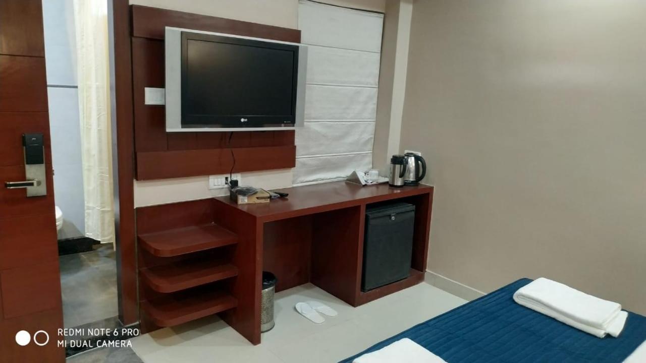 Hotel Sjr Varanasi Exterior photo