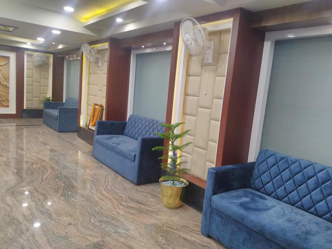 Hotel Sjr Varanasi Exterior photo